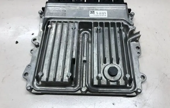 BMW 5 G30 G31 Engine control unit/module 8476470 030147310 0281035704