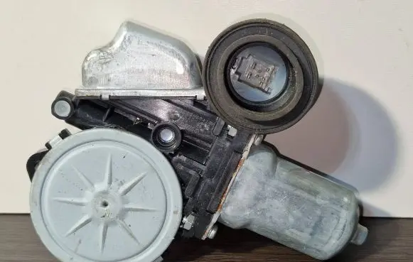 Lexus GS 300 350 430 450H Front door window regulator motor 0620201150 8571030420