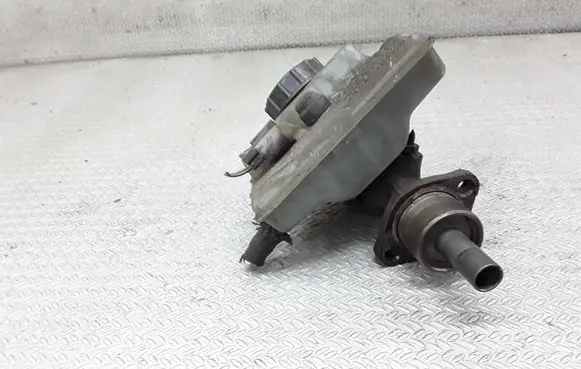 Volkswagen Transporter - Caravelle T4 Master brake cylinder