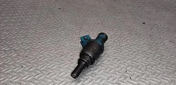 Audi A4 S4 B5 8D Fuel injector 058133551F