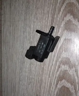 Volvo V70 Vacuum valve 72224010 30611668