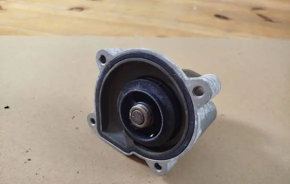 Volkswagen Golf V Water pump 03C121005C