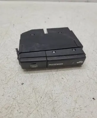 Toyota Avensis T250 Windscreen/window heater switch 8479005130C