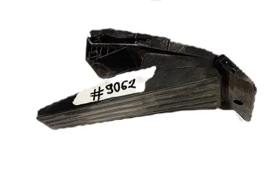 Accelerator throttle pedal