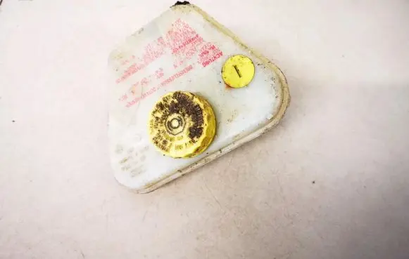 Brake fluid reservoir