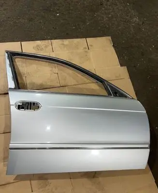 BMW 5 E39 Front door 41518216818
