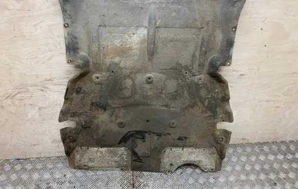 BMW 1 F20 F21 Engine splash shield/under tray 7241814