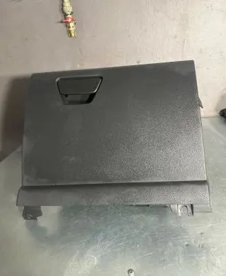 Glove box