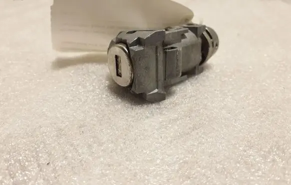 Citroen C4 III e-C4 Front door lock (next to the handle) 