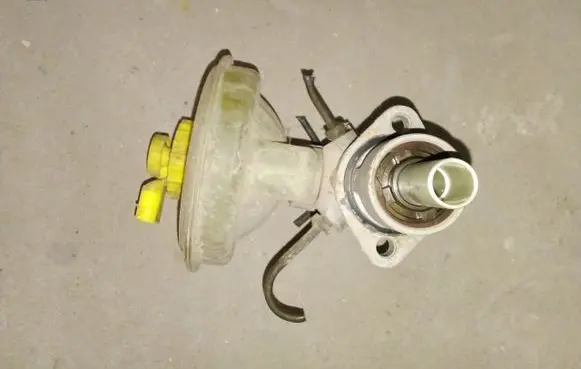 Volkswagen Caddy Master brake cylinder 6K1611301