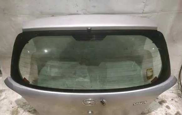 Toyota Yaris Tailgate/trunk/boot lid PILKAS