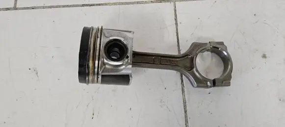 Honda CR-V Piston with connecting rod R3L 7051337