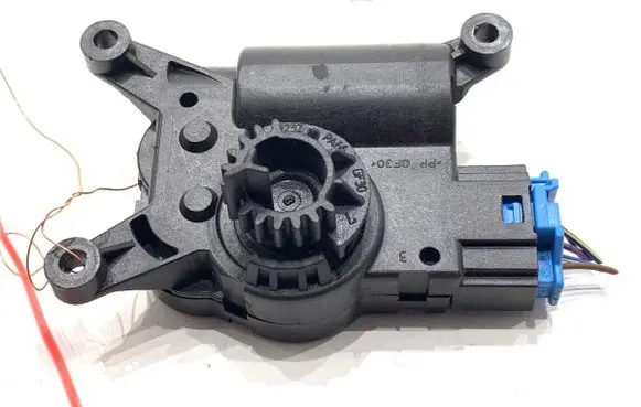 Volkswagen Golf VII Air flap motor/actuator 5Q0907511K