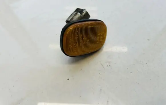 Toyota Avensis Verso Front fender indicator light 6r019461