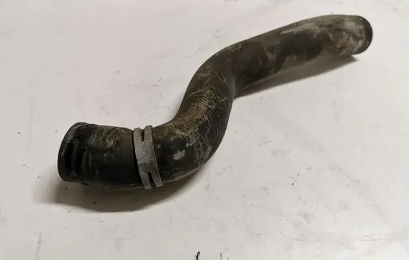 Engine coolant pipe/hose