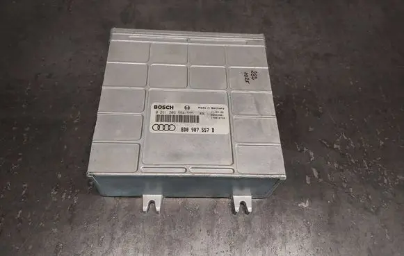 Audi A4 S4 B5 8D Engine control unit/module 8D0907557B 0261203554