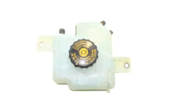 Toyota Yaris Brake fluid reservoir 