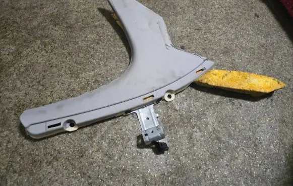 BMW 5 E60 E61 (C) pillar trim 7027091 52107010