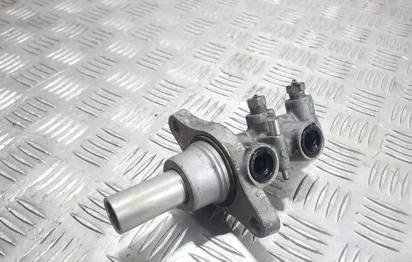 Mitsubishi Outlander Master brake cylinder