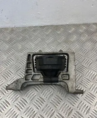 Engine mount bracket