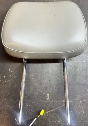 Jeep Grand Cherokee Front seat headrest