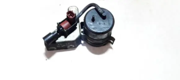 Toyota Avensis T220 Vacuum air tank 2571988303