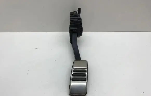 Ford Mustang VI Accelerator throttle pedal GR3C9F836AA J1522V0907