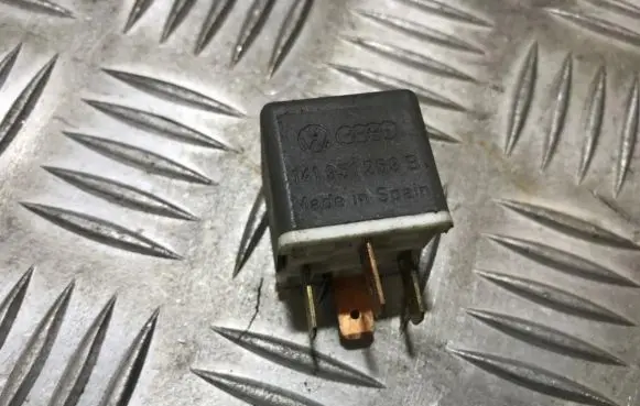 Volkswagen PASSAT B3 Other relay 4ra00351029 141951253b