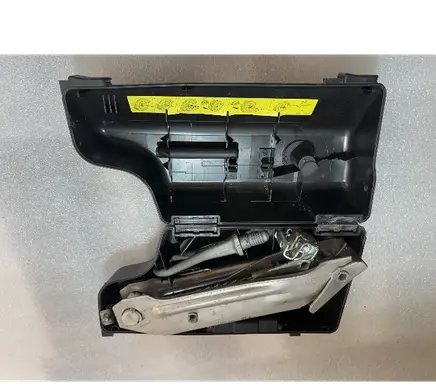 Audi A6 S6 C6 4F Tool set 4B9012113D
