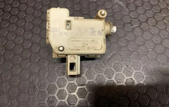 Audi A6 Allroad C5 Central locking motor 3B0959781