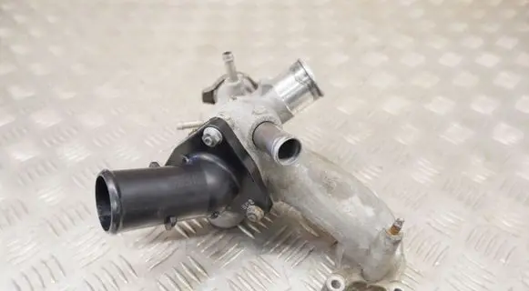 Lexus GS 300 350 430 450H Thermostat/thermostat housing 1630431032 1630431033