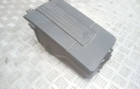 Skoda Octavia Mk2 (1Z) Battery box tray cover/lid 1K0915443A