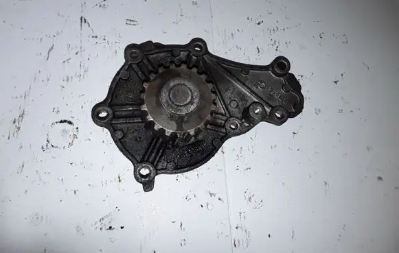 Ford Focus Water pump 26739300
