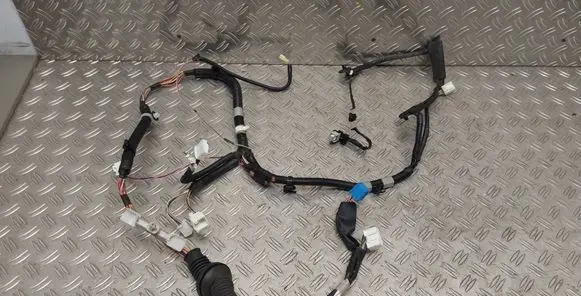 Toyota Verso Front door wiring loom 821520F080
