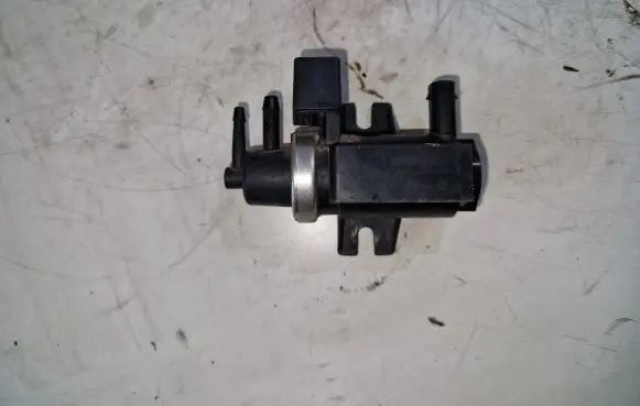Mercedes-Benz B W245 Turbo solenoid valve A0051535528