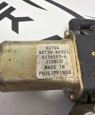 Nissan X-Trail T30 Front door window regulator with motor 80730