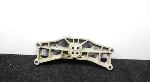 Chrysler 300C Gearbox mounting bracket A580