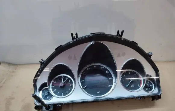 Mercedes-Benz E C207 W207 Speedometer (instrument cluster) A2129002010