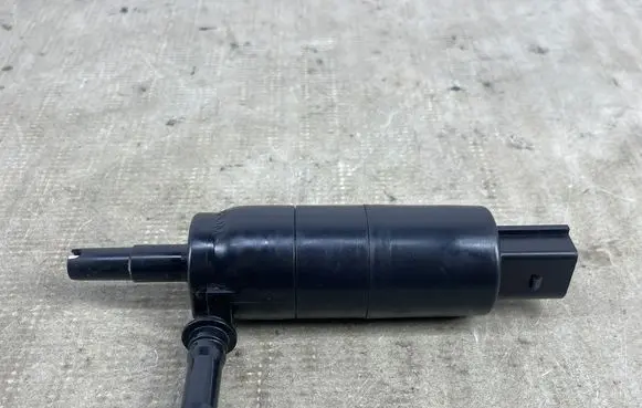 BMW 5 F10 F11 Headlight washer pump 7217792