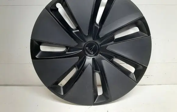 Tesla Model Y R18 wheel hub/cap/trim 134423100B