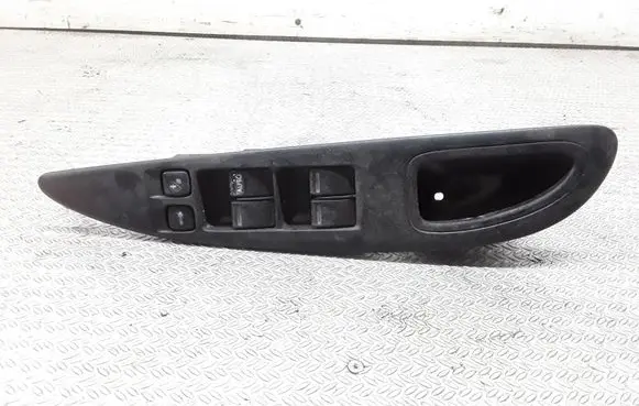 Nissan Primera Electric window control switch