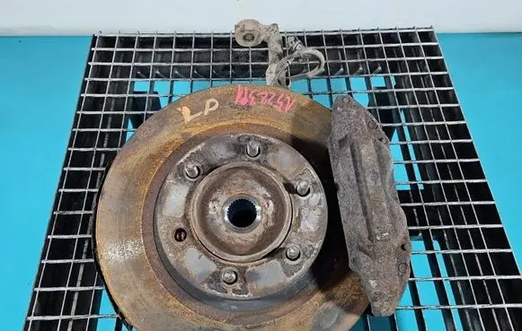 Front wheel hub spindle knuckle