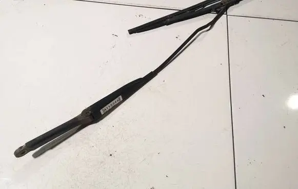Opel Astra G Front wiper blade arm