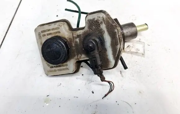 Renault Espace II Brake fluid reservoir 7700717834