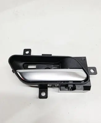 Nissan Qashqai J12 Front door interior handle 806706UA0A