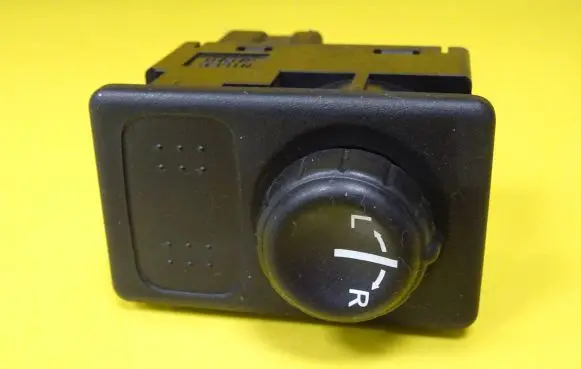 Wing mirror switch