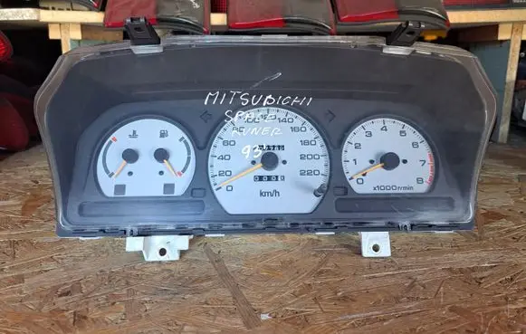 Mitsubishi Space Runner Speedometer (instrument cluster) MR189280 766670