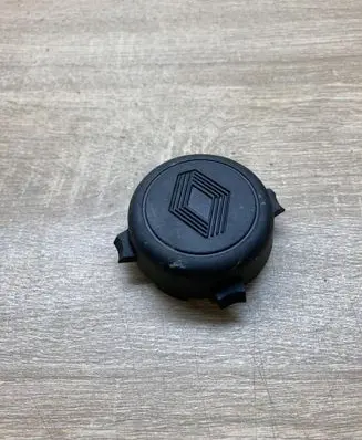 Renault Super R5 R16 wheel hub/cap/trim 7700737333