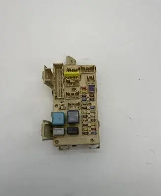 Toyota Avensis T250 Fuse module 8264105020A 8264105020
