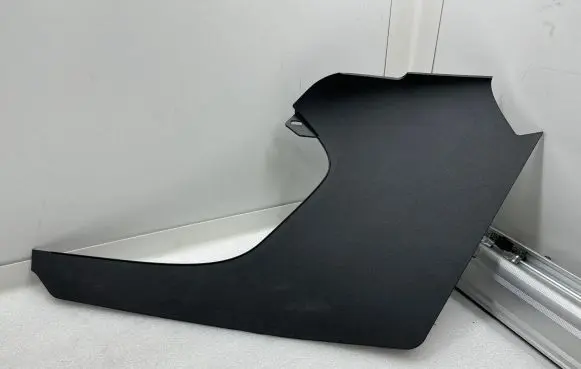 Foot area side trim